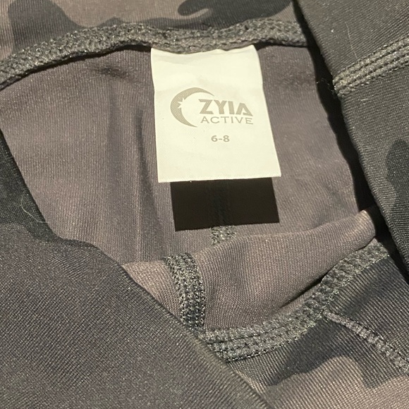 Zyia camo capri tights - Picture 2 of 3